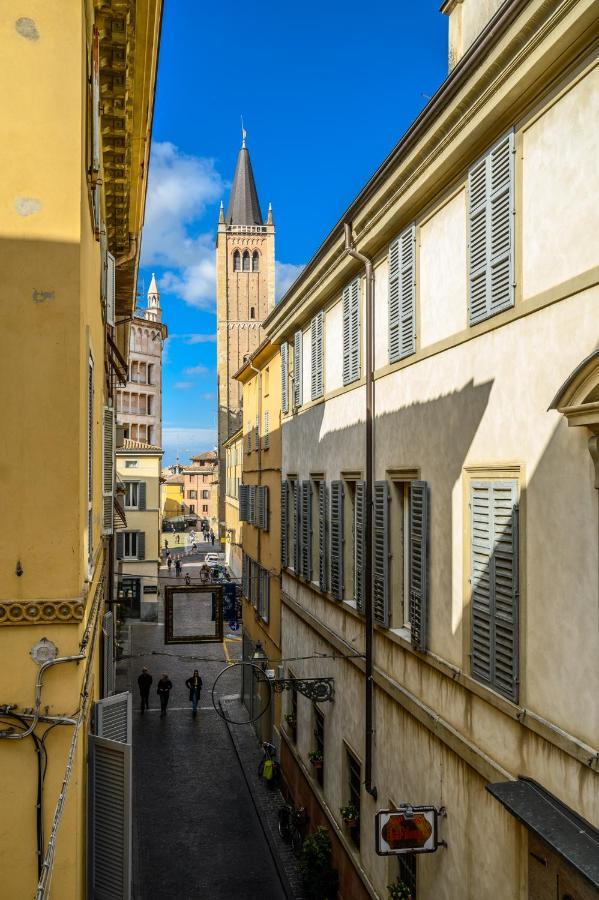 Le Finestre Sul Borgo 2 Apartment Parma Exterior photo