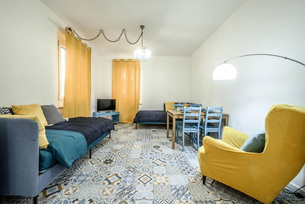Le Finestre Sul Borgo 2 Apartment Parma Exterior photo